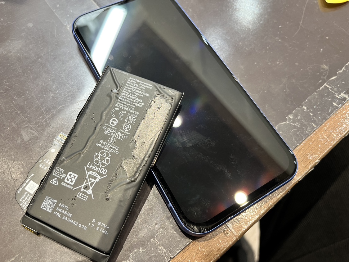 エキスポシティ店】Pixel8a画面とバッテリー交換修理について【池田市